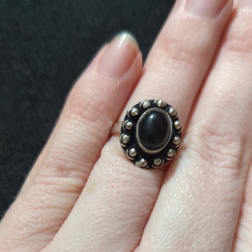 Sterling Silver Black Onyx Gemstone Oval Dainty Delicate Statement Ring - Size 5